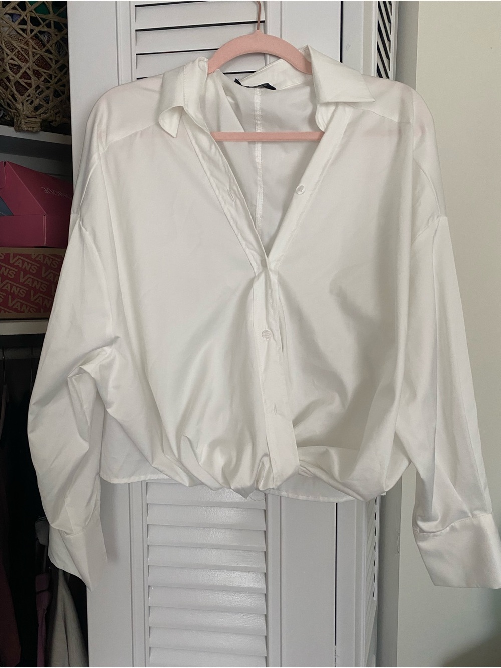 Gracia White Button-Front Cropped Blouse